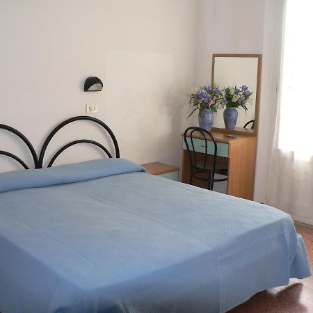 Hotel Arlesiana Rimini Exterior photo