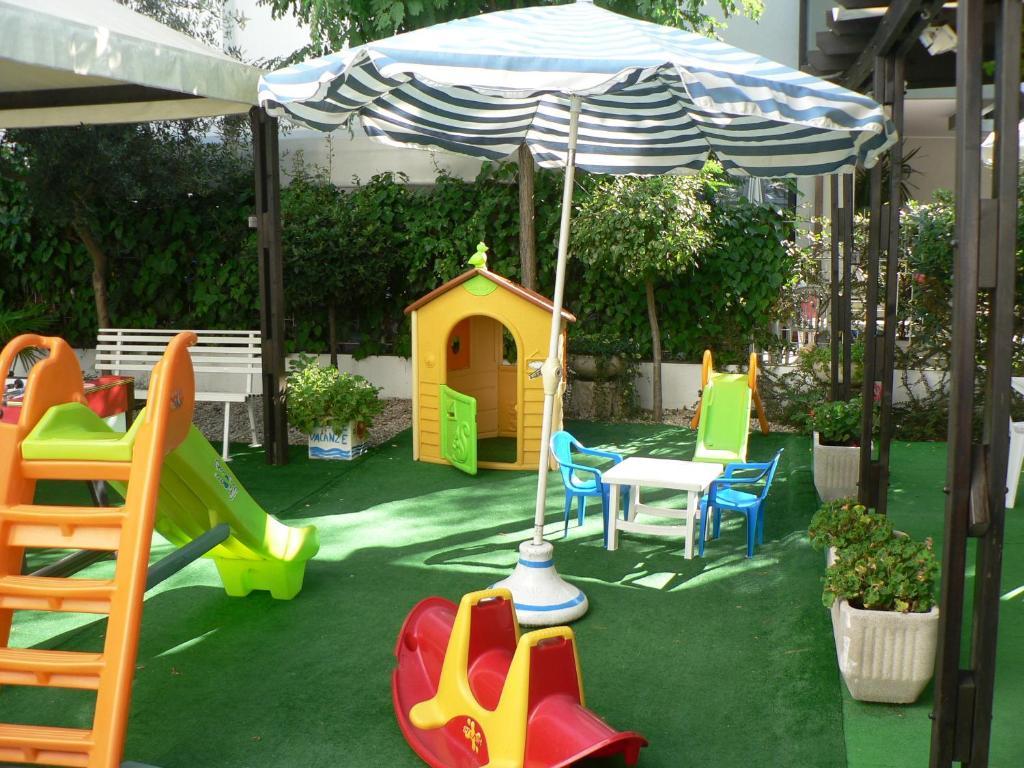 Hotel Arlesiana Rimini Exterior photo