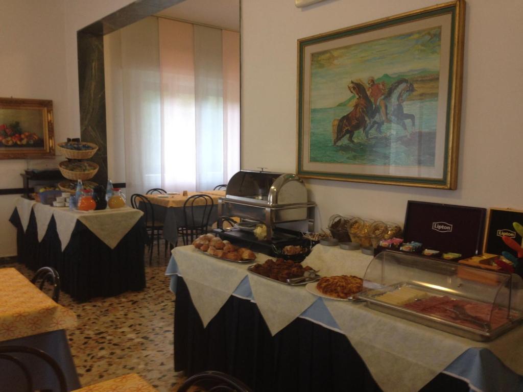 Hotel Arlesiana Rimini Exterior photo