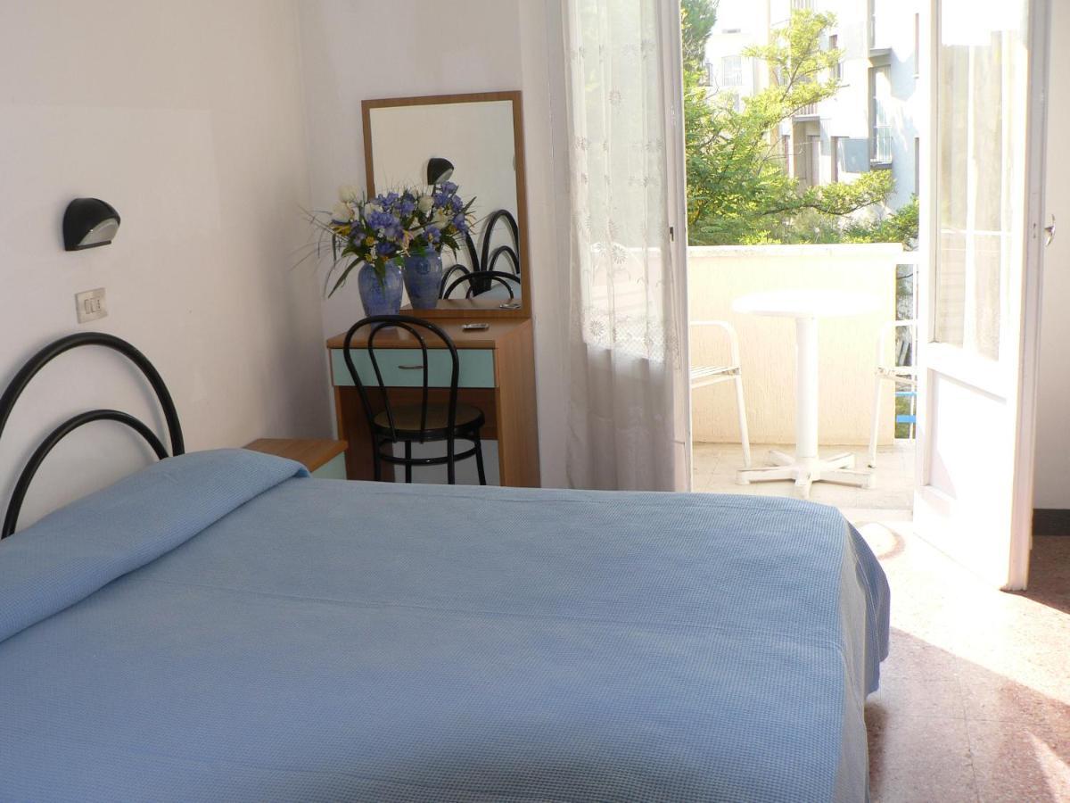Hotel Arlesiana Rimini Exterior photo